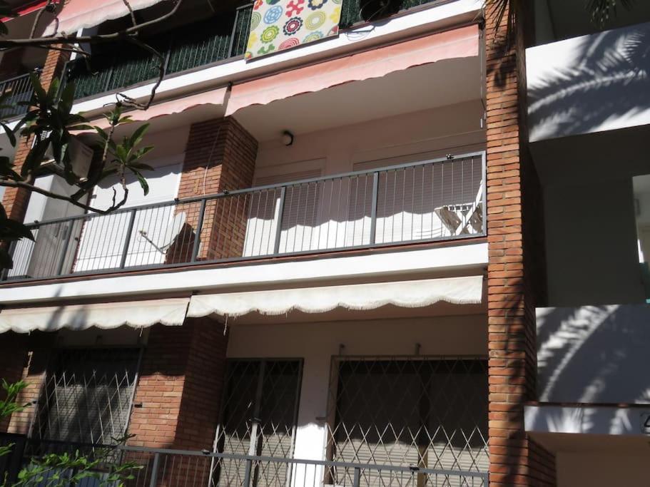 Coqueto Alojamiento Con Banera De Hidromasaje Appartamento Tarragona Esterno foto