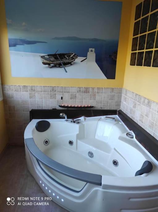 Coqueto Alojamiento Con Banera De Hidromasaje Appartamento Tarragona Esterno foto