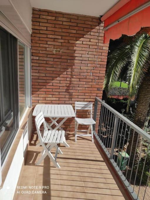Coqueto Alojamiento Con Banera De Hidromasaje Appartamento Tarragona Esterno foto